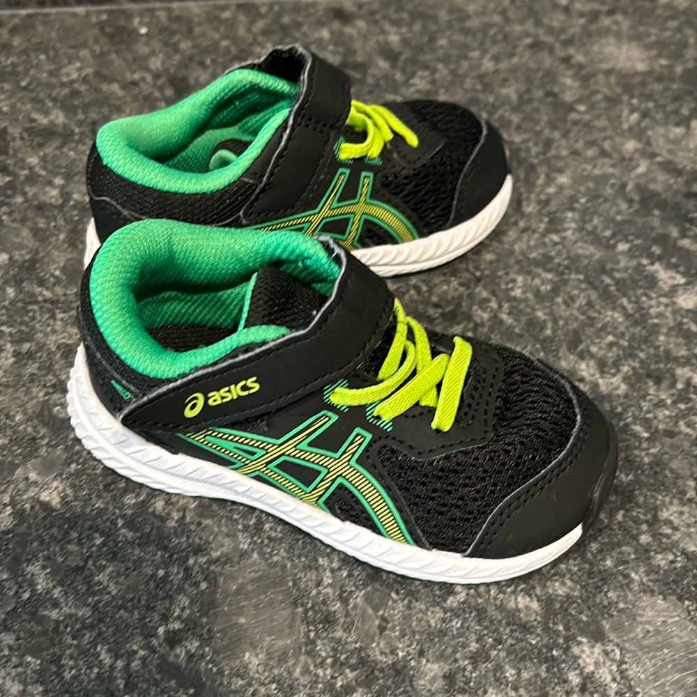 Toddler boys ASICS like new